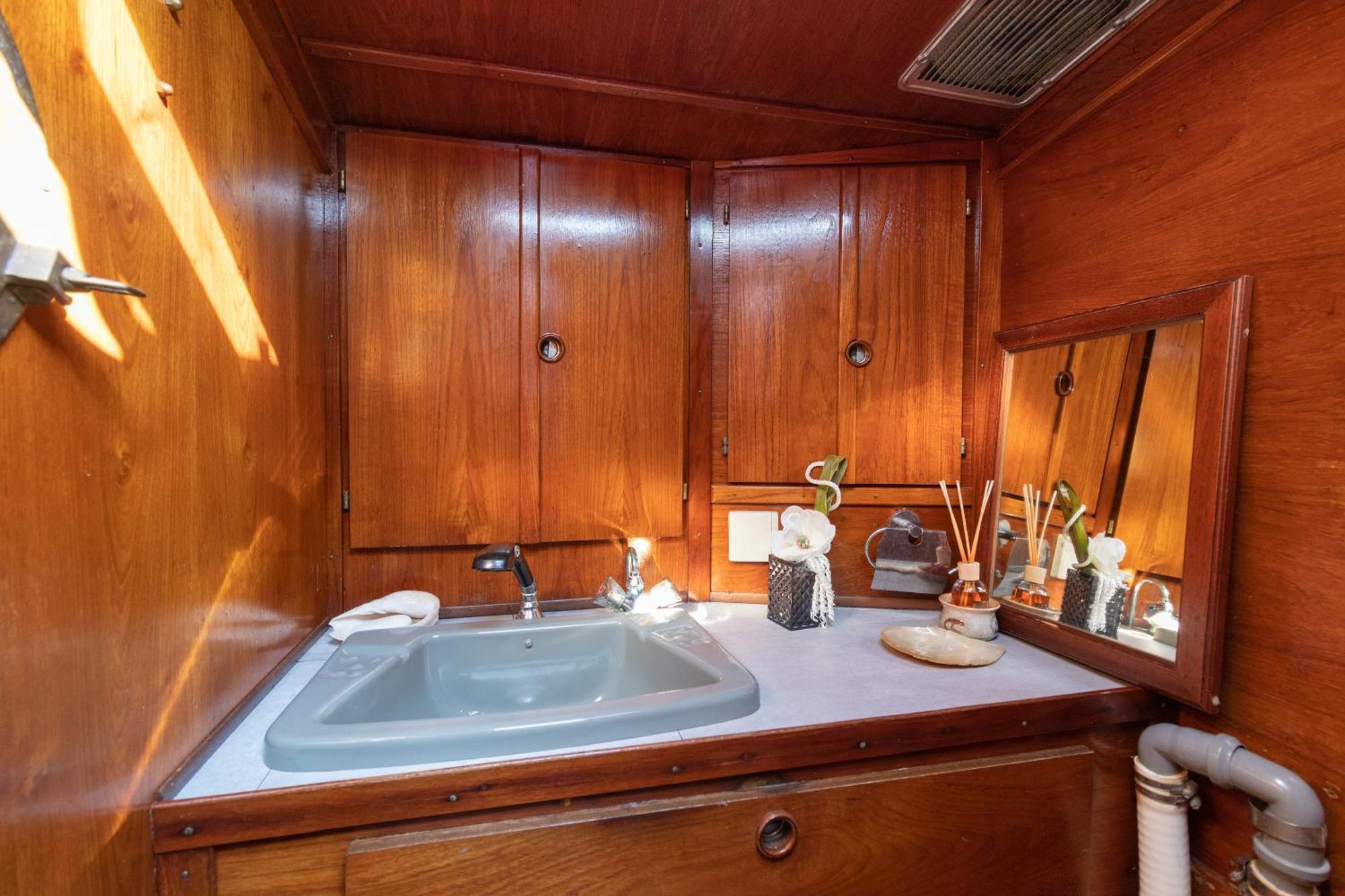 Hotel Quo Vadis Yacht à Bari Extérieur photo