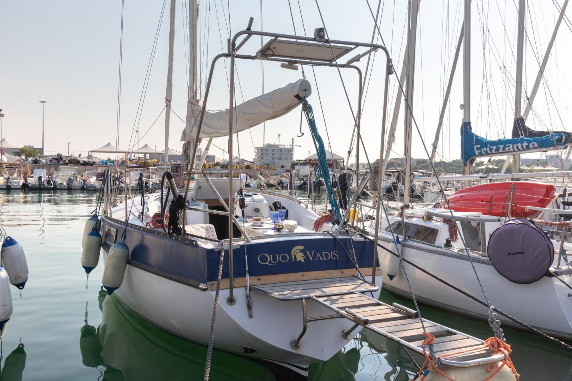 Hotel Quo Vadis Yacht à Bari Extérieur photo