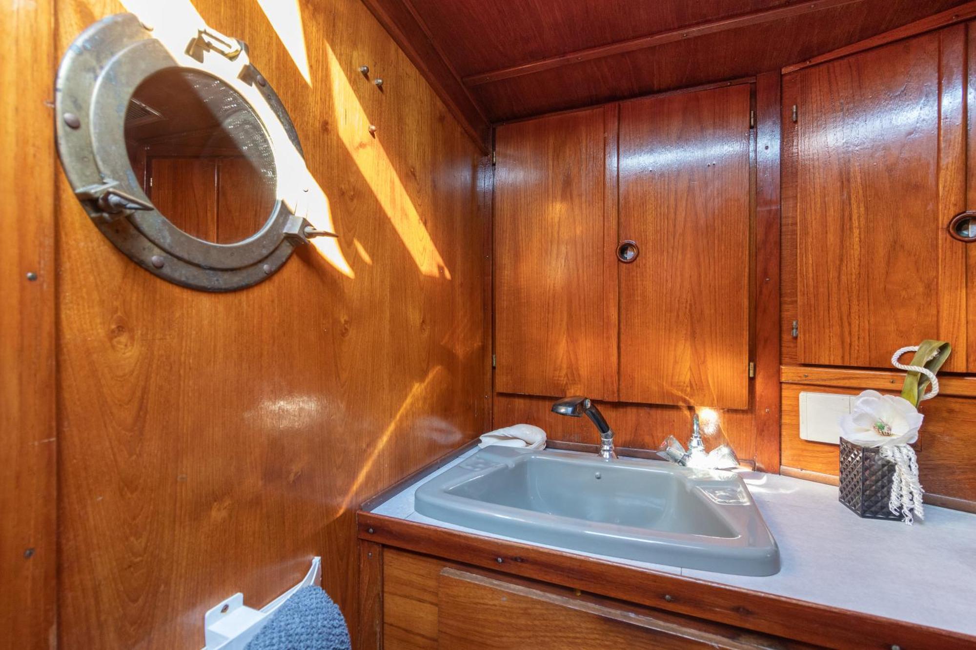 Hotel Quo Vadis Yacht à Bari Extérieur photo